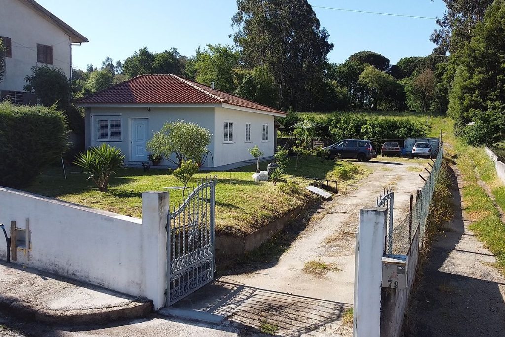 Terreno em Carreira e Refojos de Riba de Ave, Santo Tirso