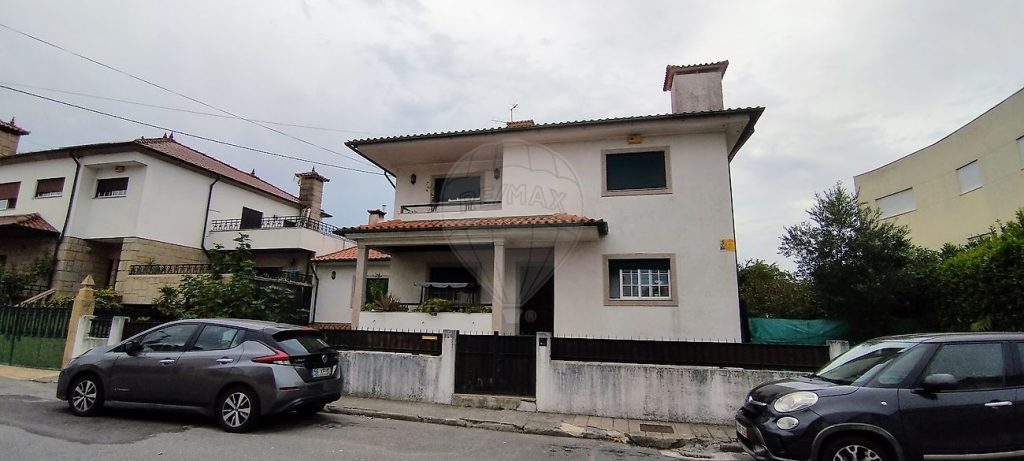 Moradia em Ponte, Guimarães